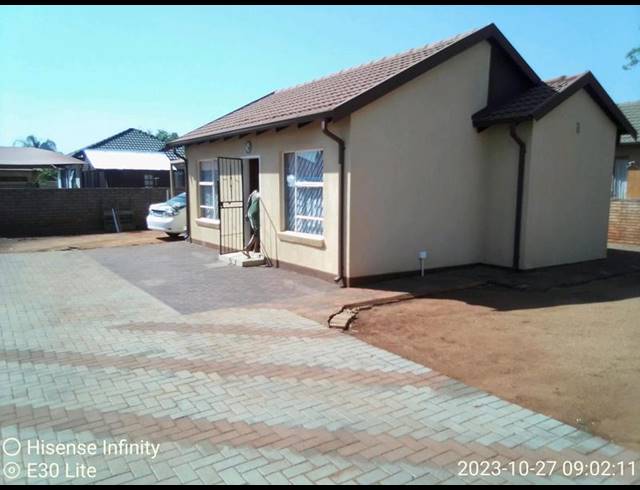 2 BEDROOM HOUSE FOR SALE IN THE ORCHARDS